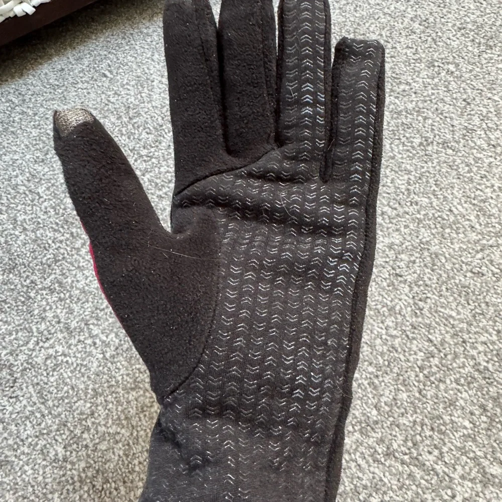 ISOTONER Womens Smart touch Bright Pink BlackTrim Gloves touchscreen compatible - Picture 5 of 6
